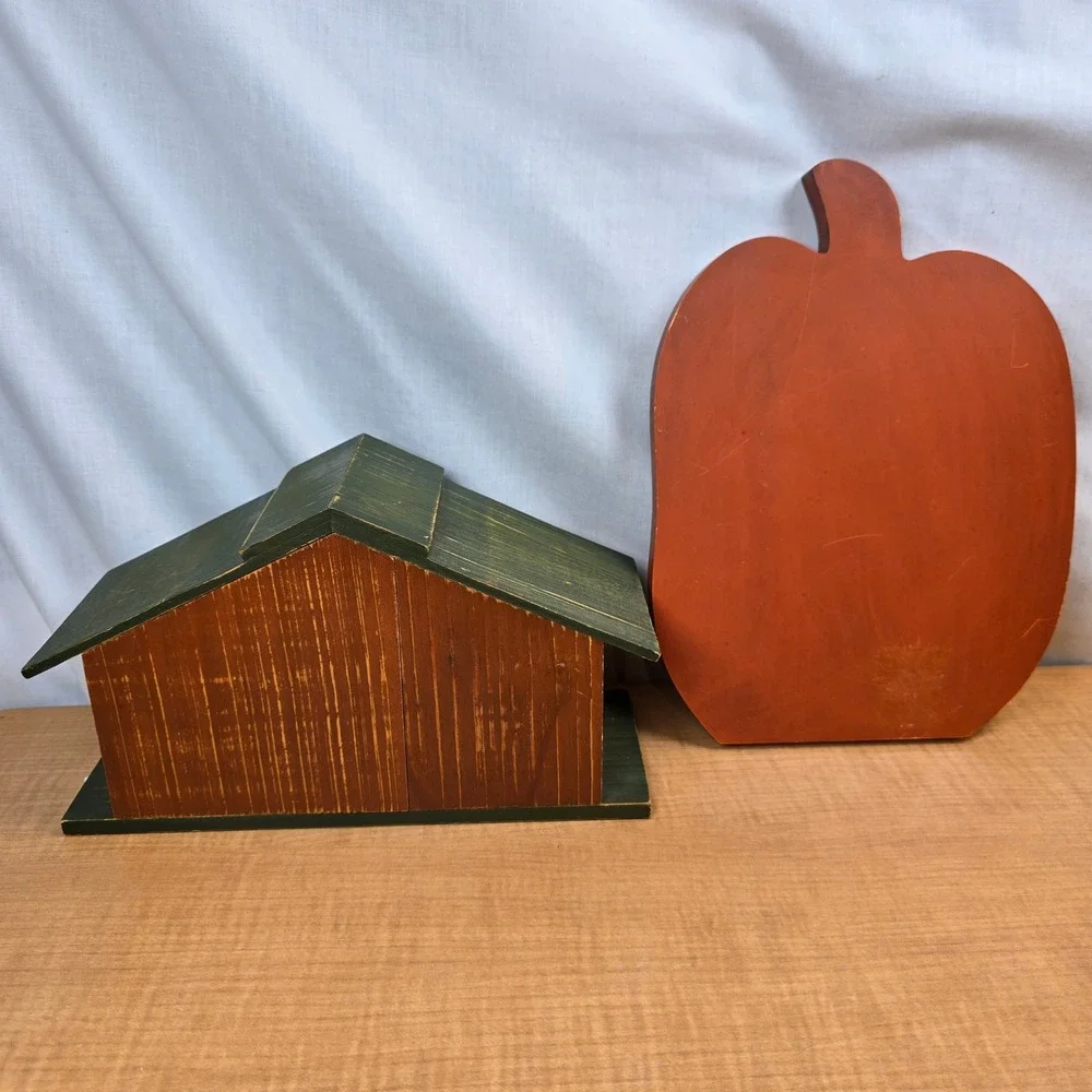 Russ Berrie Wooden House and Pumpkin Thanksgiving Rustic Country Halloween
